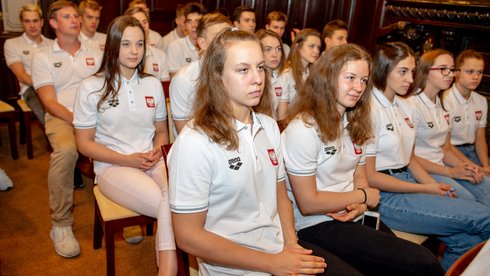 W rektoracie Politechniki Łódzkiej wręczono nominacje dla 32 młodych reprezentantów Polski na Mistrzostwa Europy Juniorów w pływaniu fot: Łódzki Okręgowy Związek Pływacki