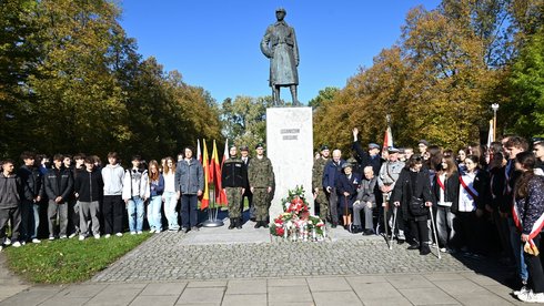 Październik Legionowy przy pomniku Legionów. Fot. A. Janecki, UMŁ.