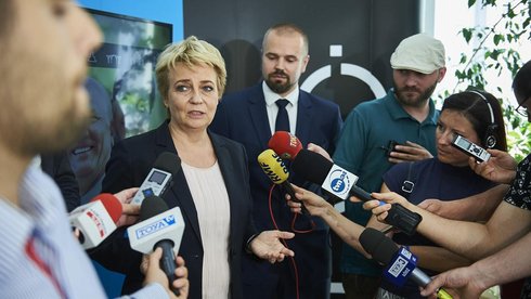 2 tys. łódzkich seniorów dostanie specjalne opaski na ręce, które zdalnie zbadają tętno lub zaalarmują w razie zagrożenia życia. Rusza wart 5 mln zł projekt miasta i łódzkich fundacji. fot. UMŁ