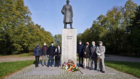 Przed pomnikiem Legionisty foto. Andrzej Janecki
