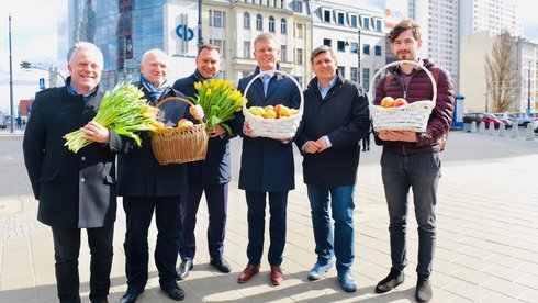 Wiceprezydenci i radni na Dzień Kobiet fot. Paweł Łacheta / UMŁ