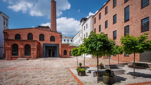 Biała Fabryka - dziedziniec Archiwum UMŁ