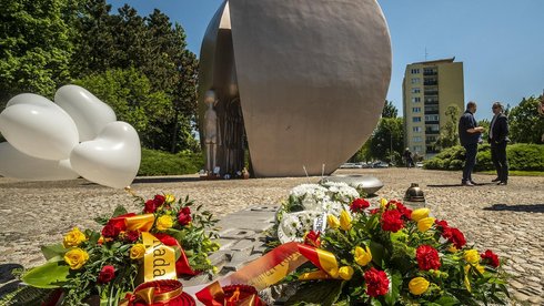 Pomnik Martyrologii Dzieci tzw. „Pękniętego Serca”, upamiętnia tragiczny los dzieci i młodzieży przebywających w czasie II wojny światowej w obozie przy ul. Przemysłowej w Łodzi. fot. Stefan Brajter / UMŁ