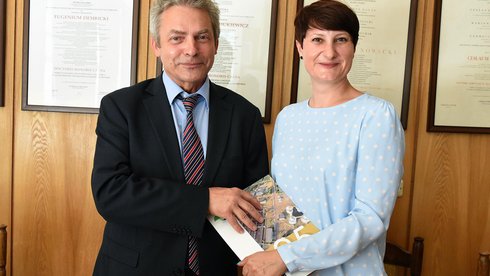 Umowę o współpracy przy realizacji projektu „Opracowanie systemu monitoringu, wczesnego ostrzegania i zrównoważonego zarządzania dla oczyszczalni ścieków minimalizującego emisję zanieczyszczeń do środowiska wodnego z obszaru zurbanizowanego