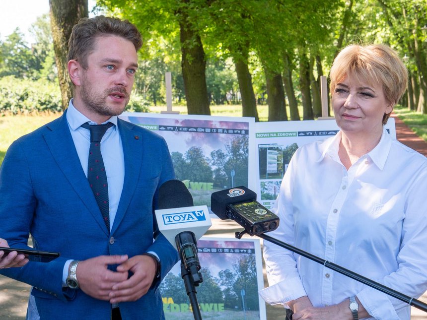 Hanna Zdanowska, prezydent Łodzi oraz Maciej Riemer, dyrektor Departamentu Ekologii i Klimatu fot. Stefan Brajter / UMŁ