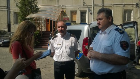 Komendant Straży Miejskiej w Łodzi Zbigniew Kuleta (z prawej) oraz Marek Marusik (w środku), zastępca naczelnika dowodzenia Straży Miejskiej w Łodzi fot. Wojciech Markiewicz / UMŁ