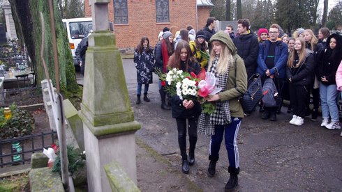 Na spotkaniu obecna była młodzież z XIII LO im. Marii Piotrowiczowej, XXXIII LO im. Armii Krajowej w Łodzi oraz SP nr 6