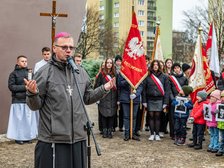 Przemarsz pod pomnik pękniętego serca