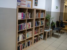 Biblioteczka przy ul. Objazdowej 17. Regał z 