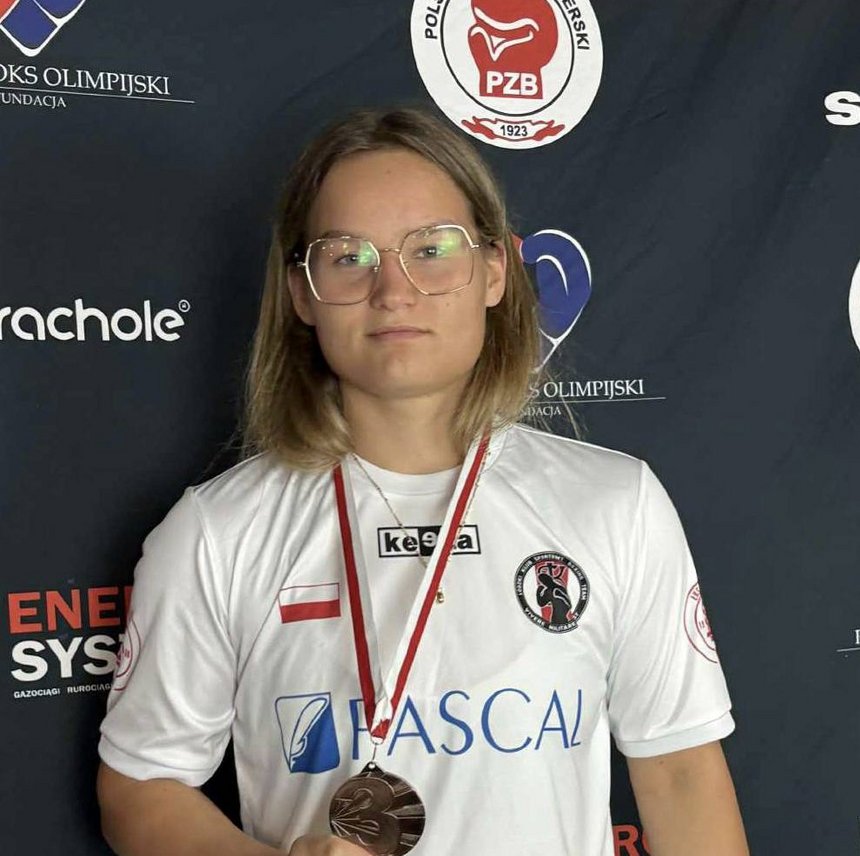 Amelia Kostrzewa z medalem