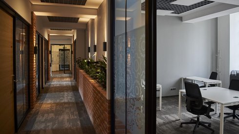 W zabytkowym budynku powstały miejsca do pracy z przestrzeniami coworkingowymi, w pełni wyposażonymi salami konferencyjnymi oraz pokojami do relaksu i networkingu fot. Radosław Jóźwiak / UMŁ