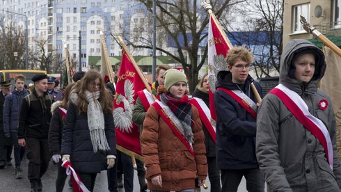 Z okazji 157. rocznicy wybuchu powstania styczniowego młodzież łódzkich szkół, przedstawiciele władz samorządowych oraz instytucji publicznych, a także członkowie Związku Legionistów i ich Rodzin oddali hołd uczestnikom powstania poległym w fot. Andrzej Janecki
