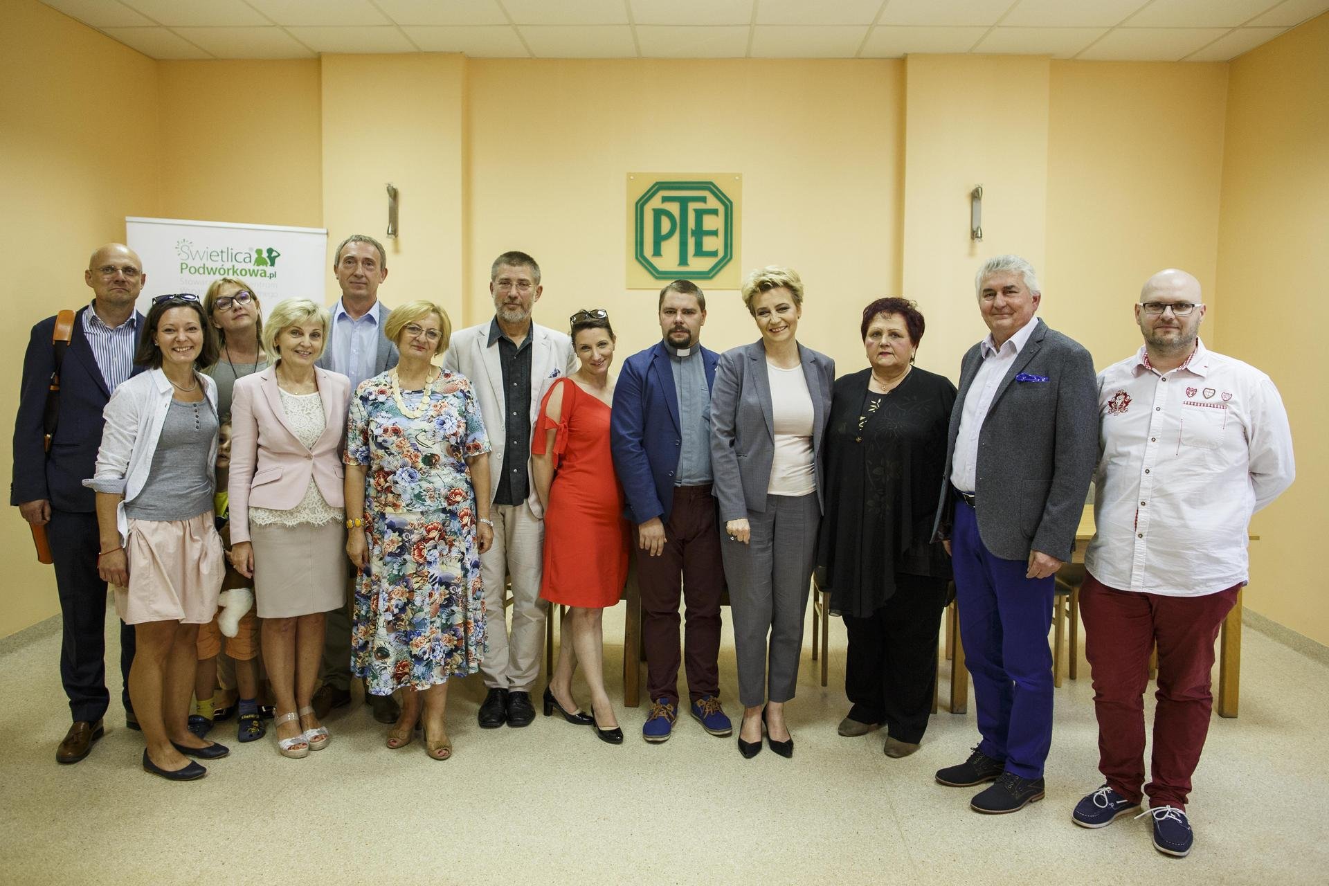 Prezydent Łodzi podpisała listy intencyjne z organizacjami ws. rozpoczęcia działań społecznych na terenach rewitalizowanych, fot. Radosław Jóźwiak / UMŁ