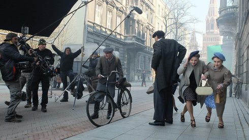 Ulica Roosevelta - plan filmowy „Ludzie i bogowie” fot. Łódź Film Commission / https://www.facebook.com/LODZFILMCOMMISSION/