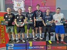 medaliście w mikście na podium