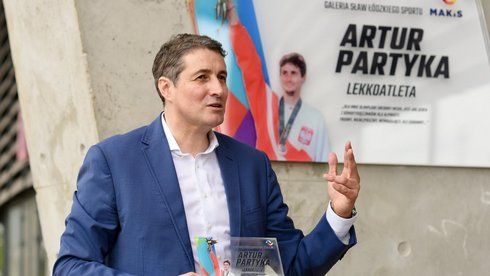 Artur Partyka został uhonorowany tablicą w Galerii Sław Łódzkiego Sportu fot. Paweł Łacheta / UMŁ