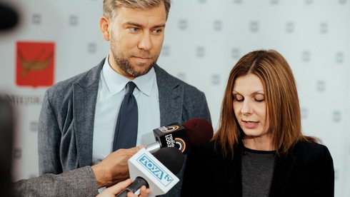 Monika Malinowska-Olszowy, Bartosz Domaszewicz, radni PO fot. Radosław Żydowicz / UMŁ