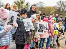 Przemarsz pod pomnik pękniętego serca